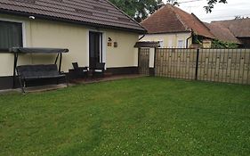 Eva'S Little House - Acasa La Taticul Albinelor